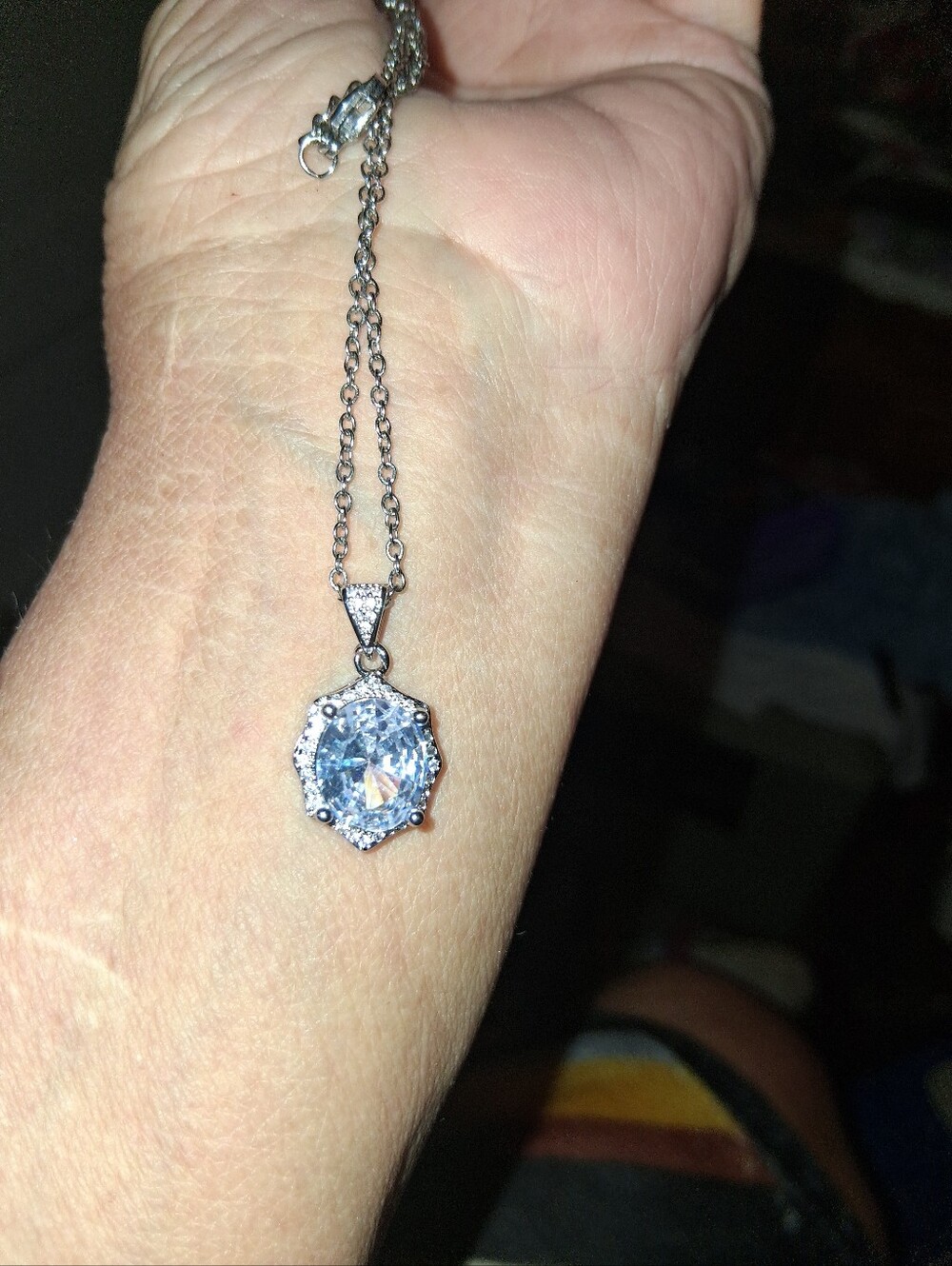 2 Kt Diamond Pendant And Chain - Picture 3 of 4